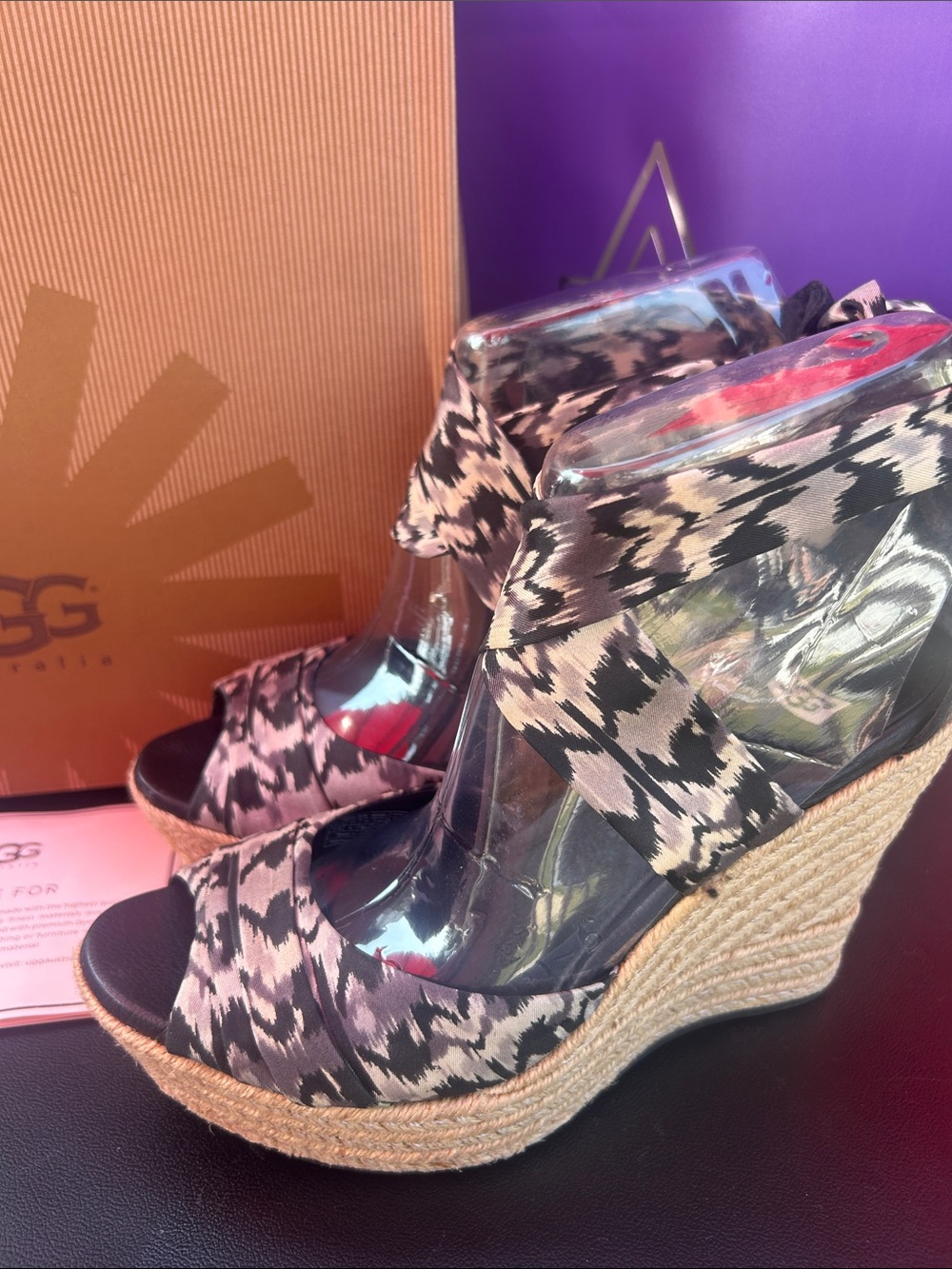 UGG Australia Lucianna Ikat Platform Espadrille Wedge Sandals Size 7.